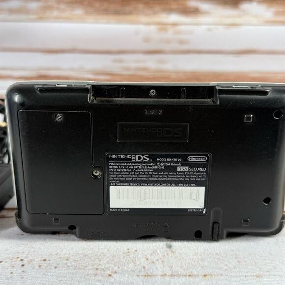 Nintendo DS Handheld System – Carbon Fiber Skin w/ Charger Portable Console Used - Picture 8 of 9